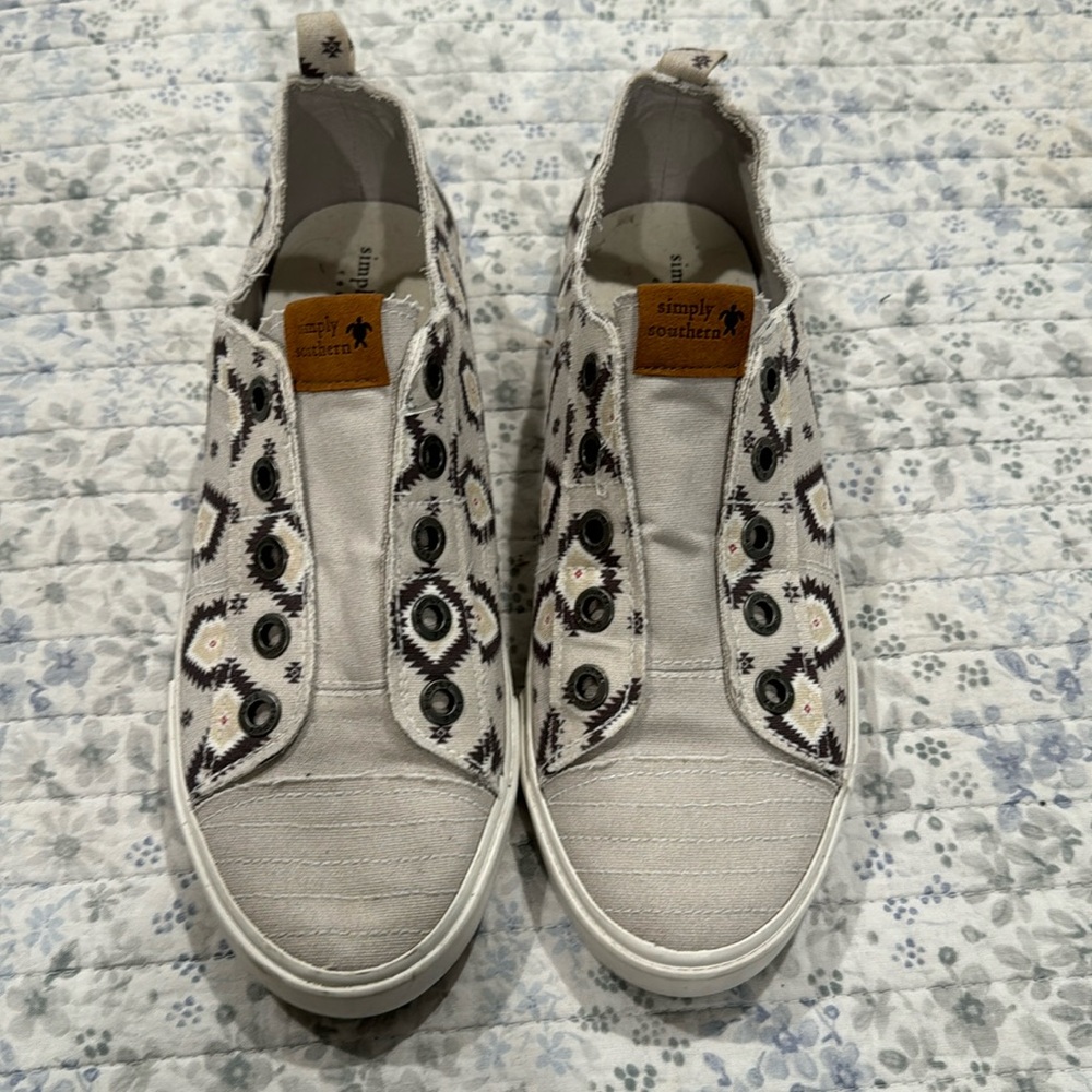 Simply Southern Aztec Southwestern Sneakers Size 8 New!